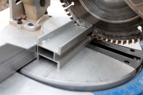 saw for cutting aluminum